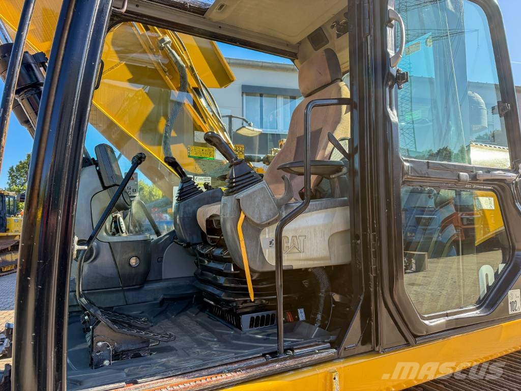 CAT 323 D Verstellausleger Klimaauto. Telakaivukoneet