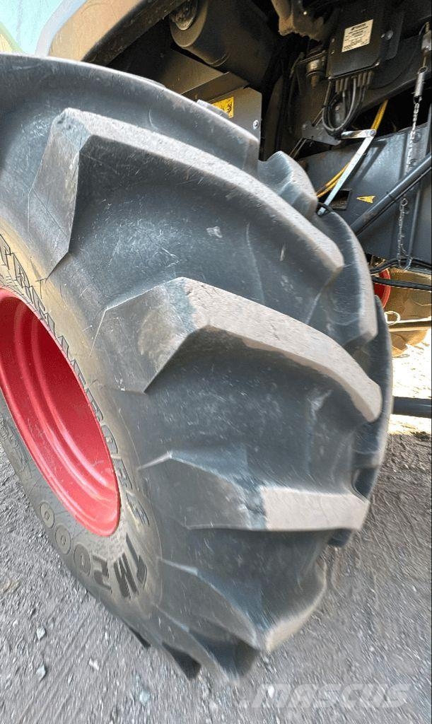 Fendt 6335 C Зерноуборочные комбайны
