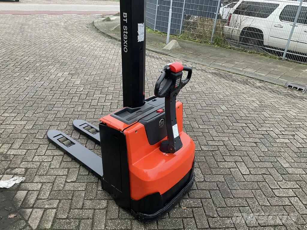 Toyota BT SWE080L 2000KG 1.58METER STAPELAAR / HEFTRUCK Gaffelstabler med gående fører