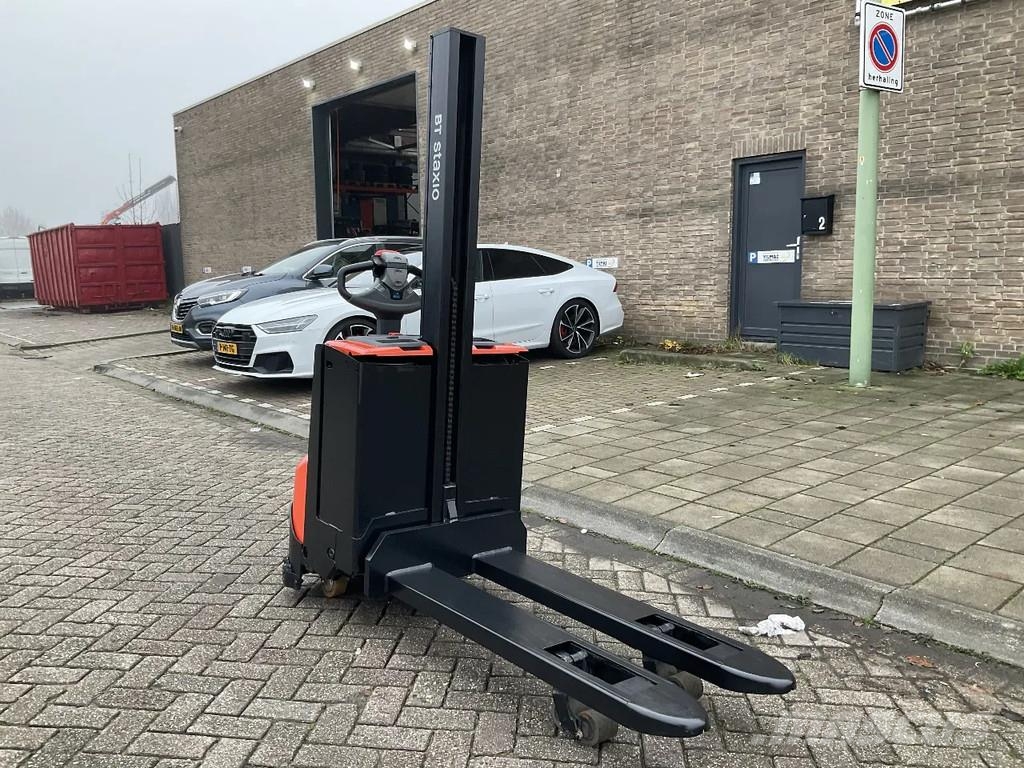Toyota BT SWE080L 2000KG 1.58METER STAPELAAR / HEFTRUCK Gaffelstabler med gående fører
