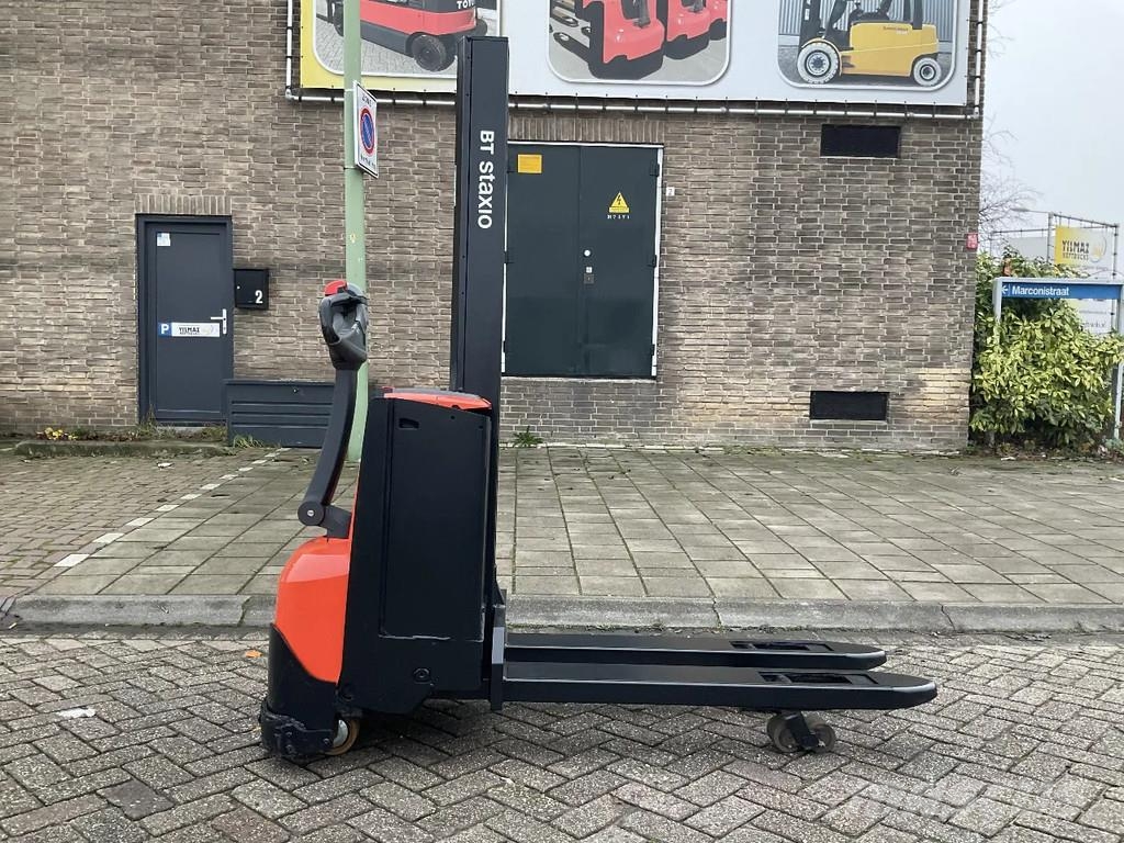 Toyota BT SWE080L 2000KG 1.58METER STAPELAAR / HEFTRUCK Gaffelstabler med gående fører