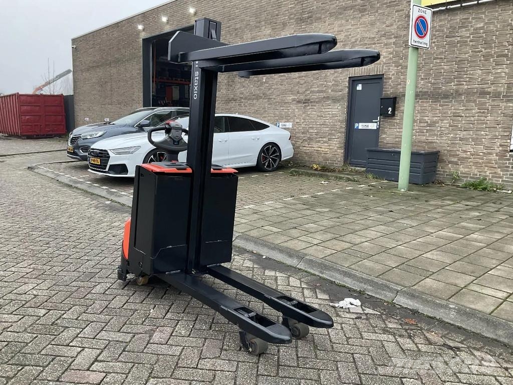 Toyota BT SWE080L 2000KG 1.58METER STAPELAAR / HEFTRUCK Gaffelstabler med gående fører