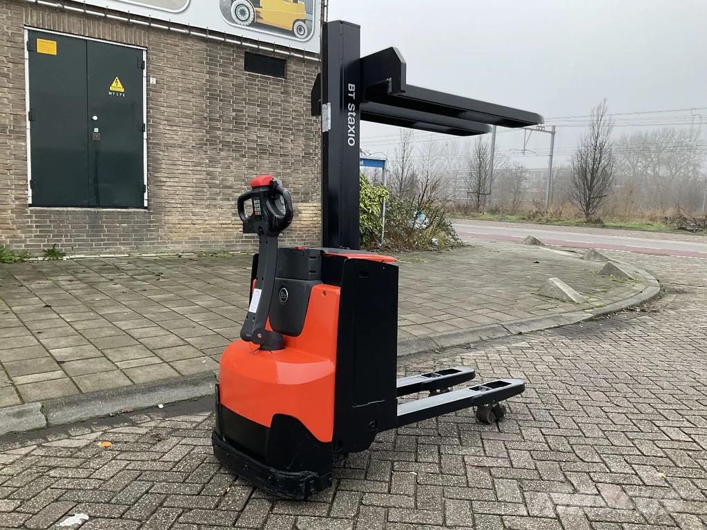 Toyota BT SWE080L 2000KG 1.58METER STAPELAAR / HEFTRUCK Gaffelstabler med gående fører