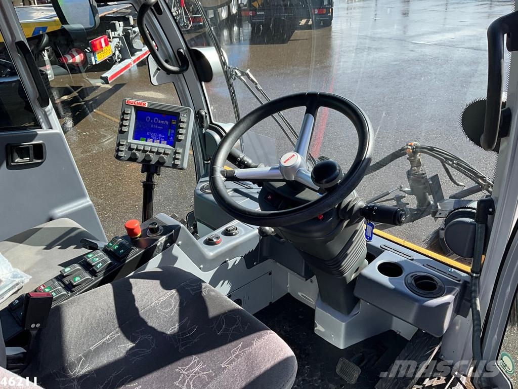 Bucher Citycat 2020 with 3-rd brush Ielu tīrāmās mašīnas