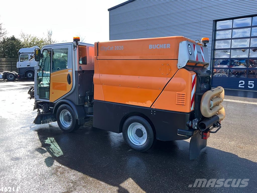 Bucher Citycat 2020 with 3-rd brush Ielu tīrāmās mašīnas