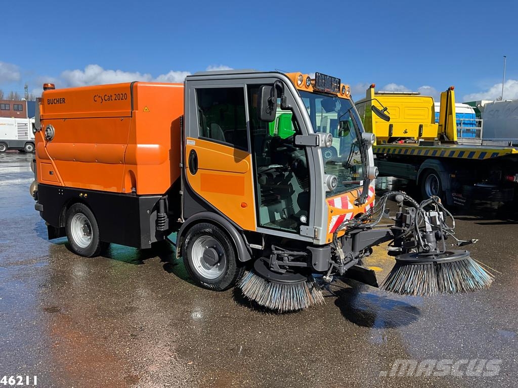 Bucher Citycat 2020 with 3-rd brush Ielu tīrāmās mašīnas