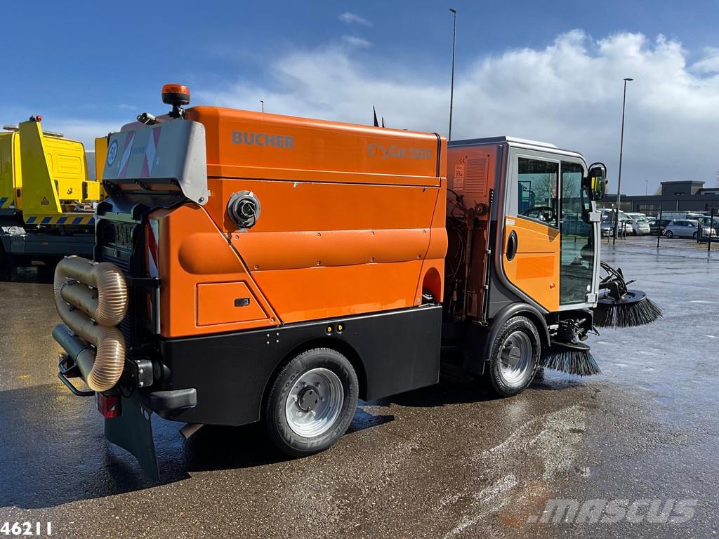 Bucher Citycat 2020 with 3-rd brush Ielu tīrāmās mašīnas