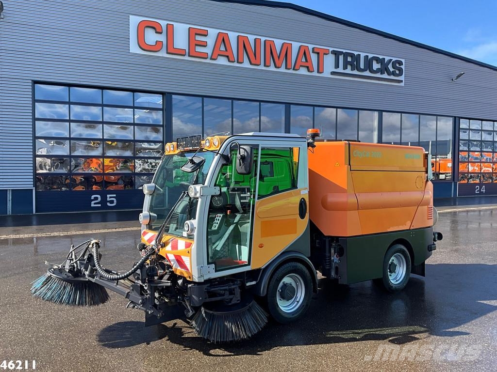 Bucher Citycat 2020 with 3-rd brush Ielu tīrāmās mašīnas