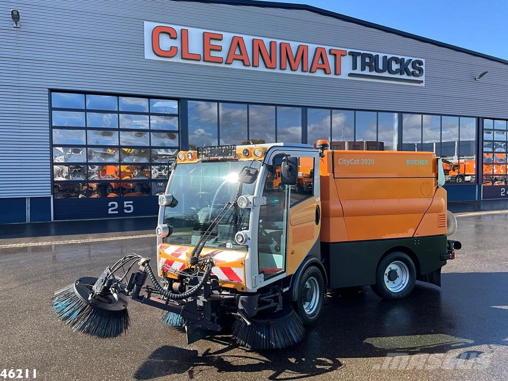 Bucher Citycat 2020 with 3-rd brush Ielu tīrāmās mašīnas