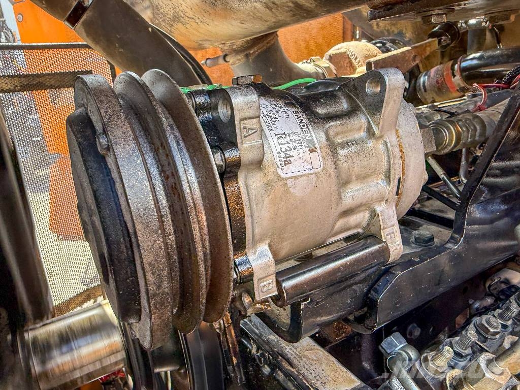 CASE 821C Klima Zentralschmierung Pás carregadoras de rodas