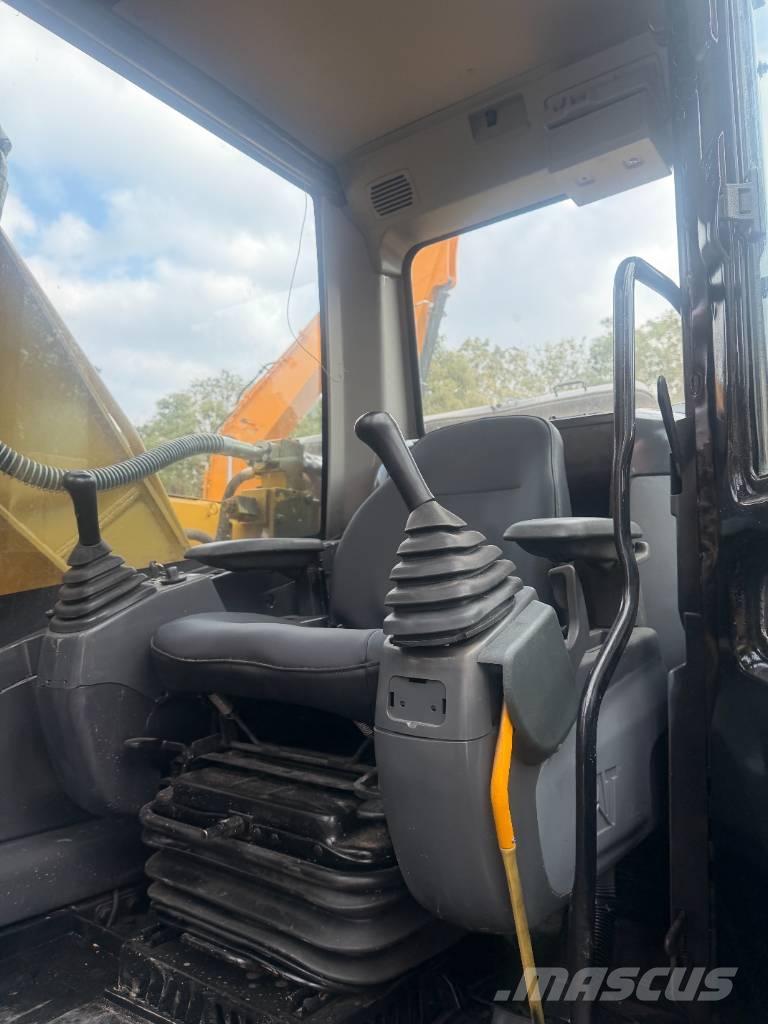 CAT 320 D2 - 28th Anniversary Promotion Price Pelle sur chenilles