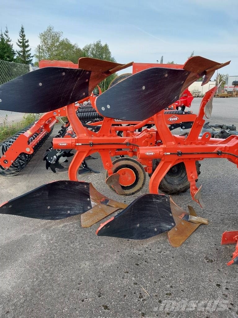 Kuhn Vari-Master 123 Reversible ploughs