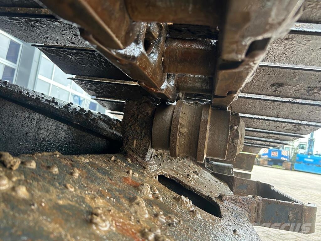 Komatsu PC240LC Kāpurķēžu ekskavatori
