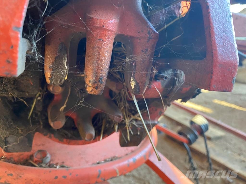 Kuhn GF 6301 MH DESTOCKAGE Гребла и сенообръщачки