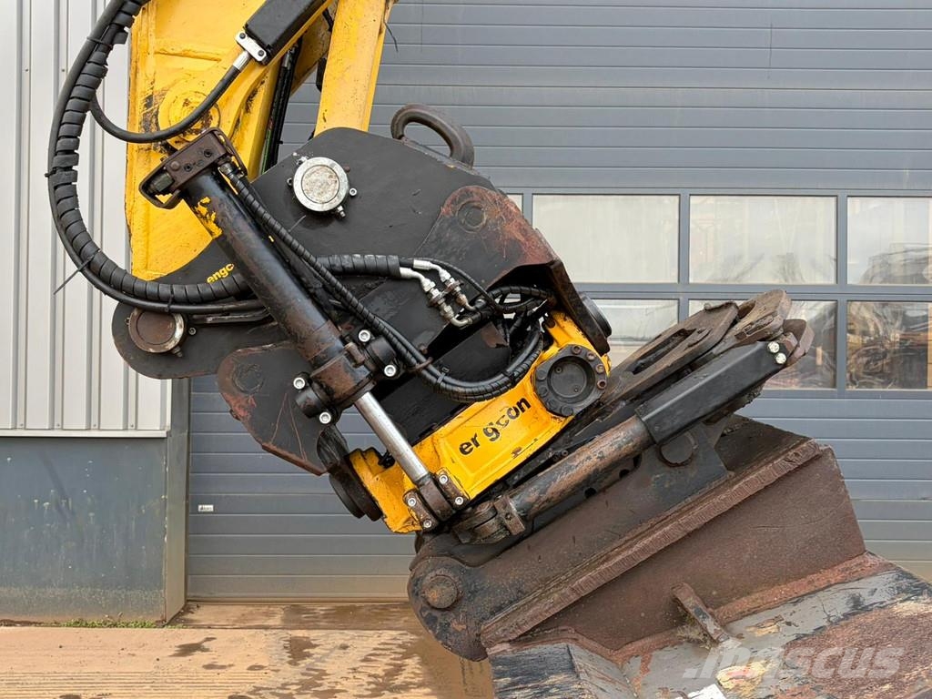 Komatsu PC240LC-10 Engcon and 3 x bucket حفارات زحافة