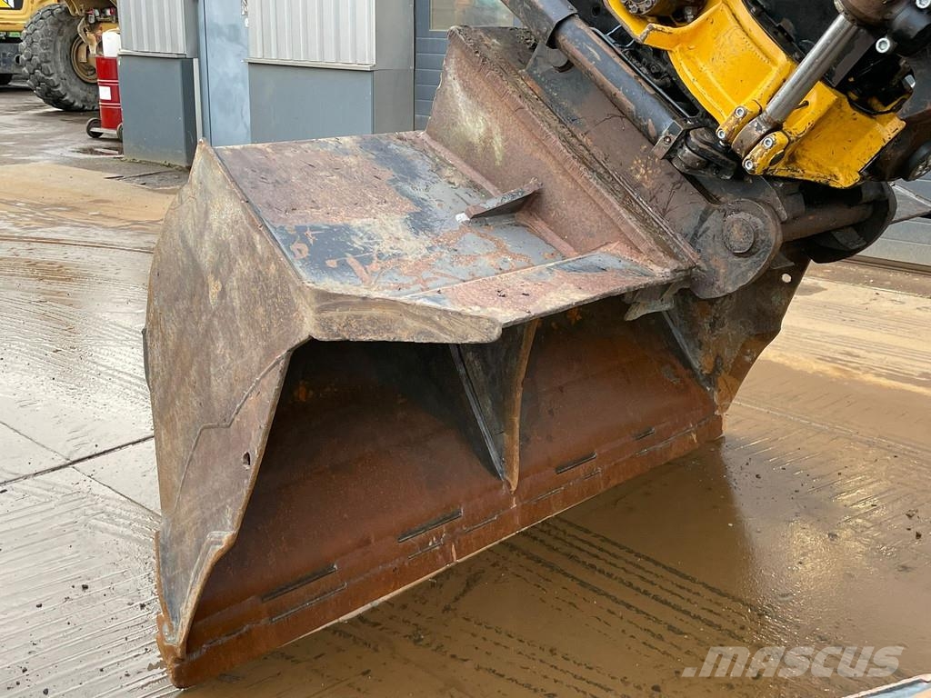 Komatsu PC240LC-10 Engcon and 3 x bucket حفارات زحافة
