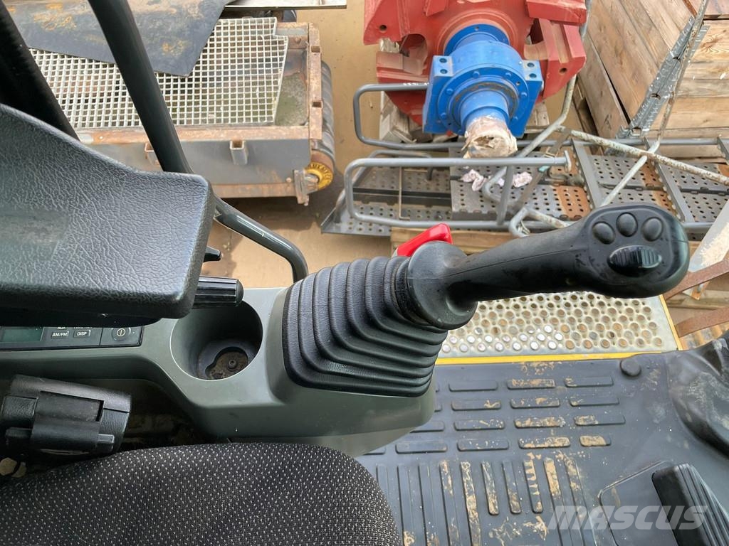 Komatsu PC240LC-10 Engcon and 3 x bucket حفارات زحافة
