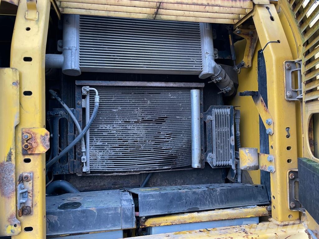 Komatsu PC240LC-10 Engcon and 3 x bucket حفارات زحافة