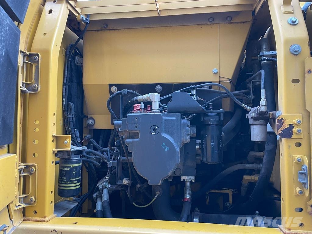 Komatsu PC240LC-10 Engcon and 3 x bucket حفارات زحافة