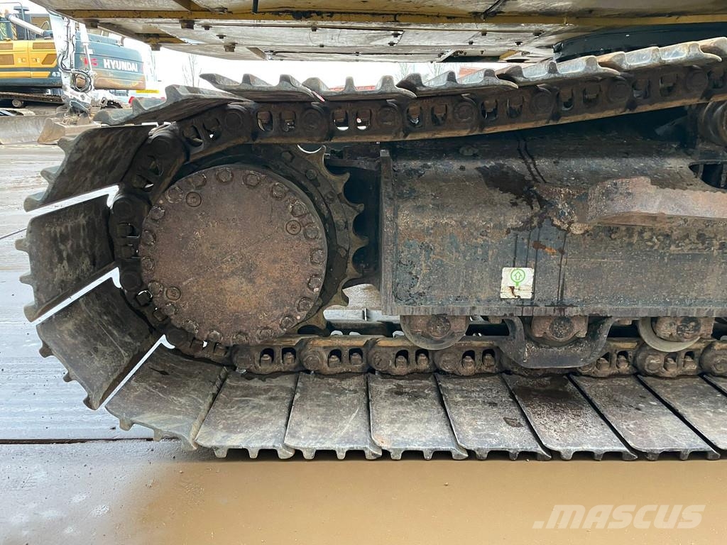 Komatsu PC240LC-10 Engcon and 3 x bucket حفارات زحافة