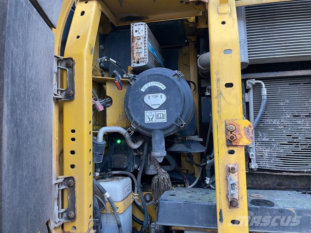 Komatsu PC240LC-10 Engcon and 3 x bucket حفارات زحافة