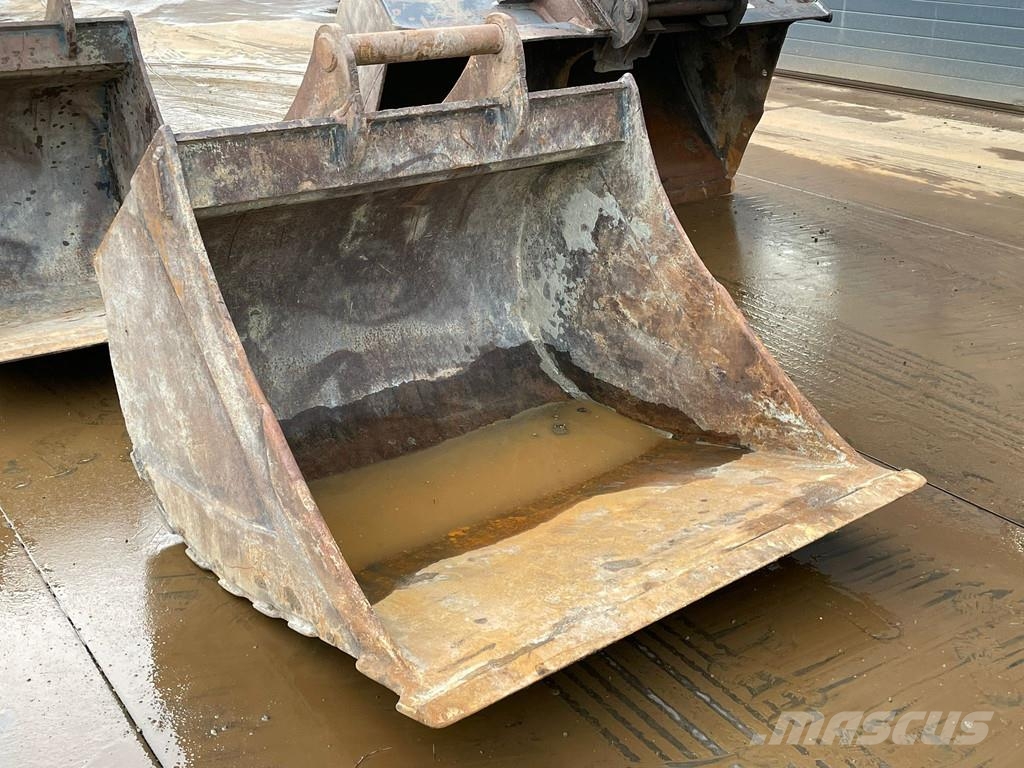 Komatsu PC240LC-10 Engcon and 3 x bucket حفارات زحافة