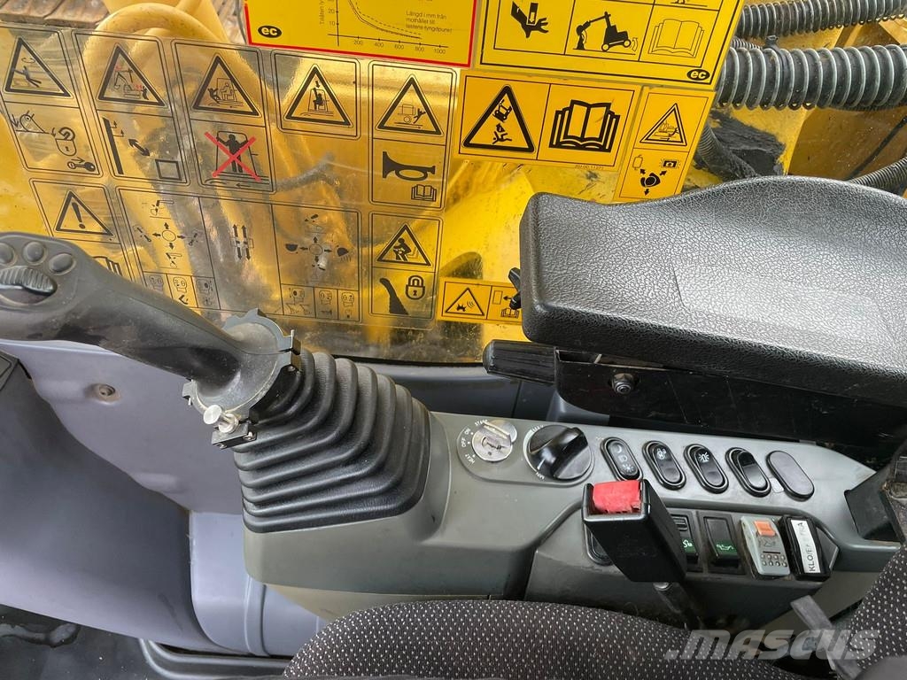 Komatsu PC240LC-10 Engcon and 3 x bucket حفارات زحافة