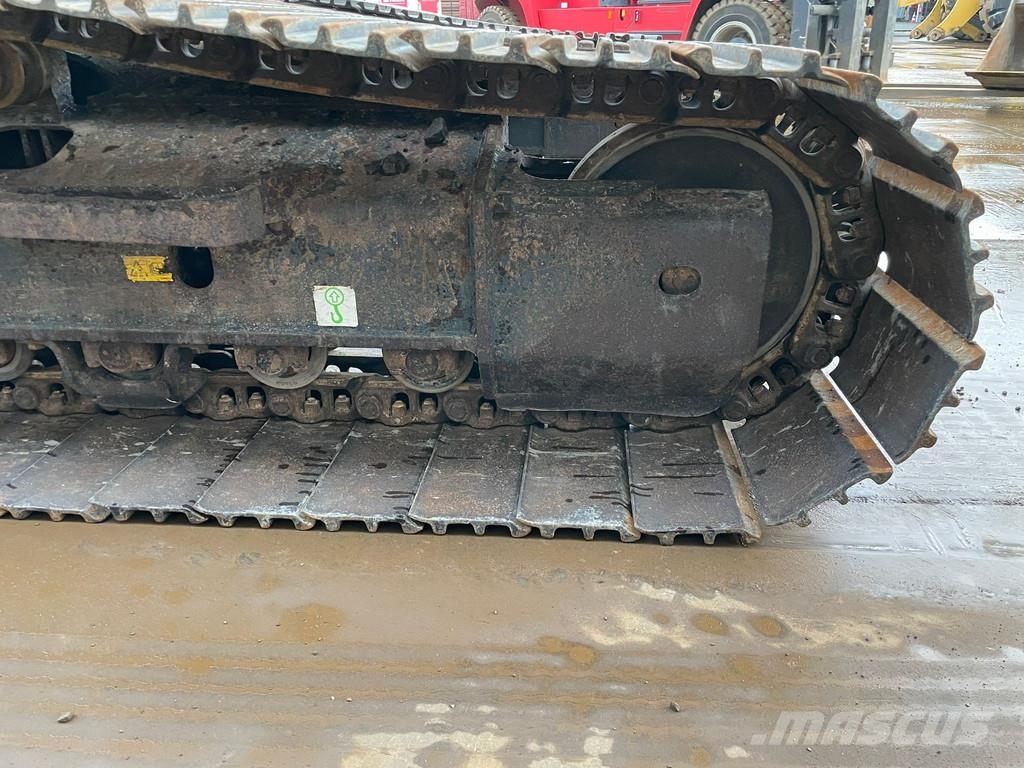 Komatsu PC240LC-10 Engcon and 3 x bucket حفارات زحافة
