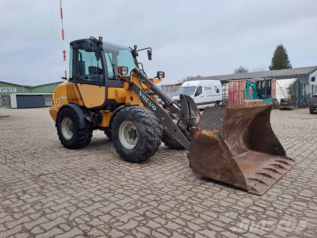 Volvo L 25B Колесни товарачи