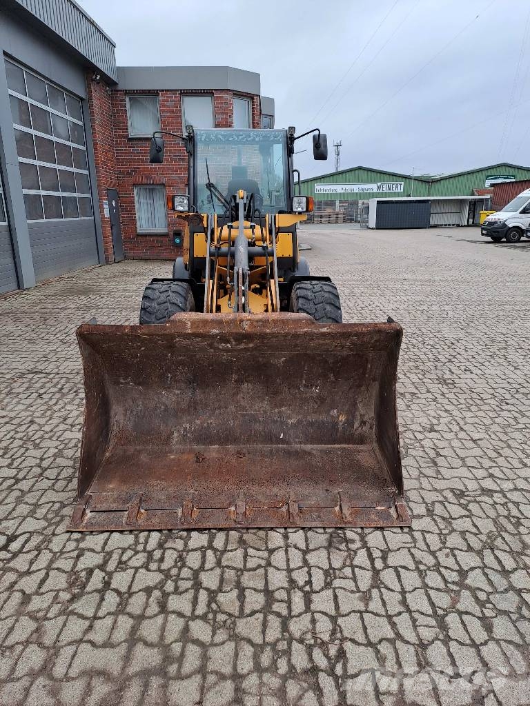 Volvo L 25B Колесни товарачи