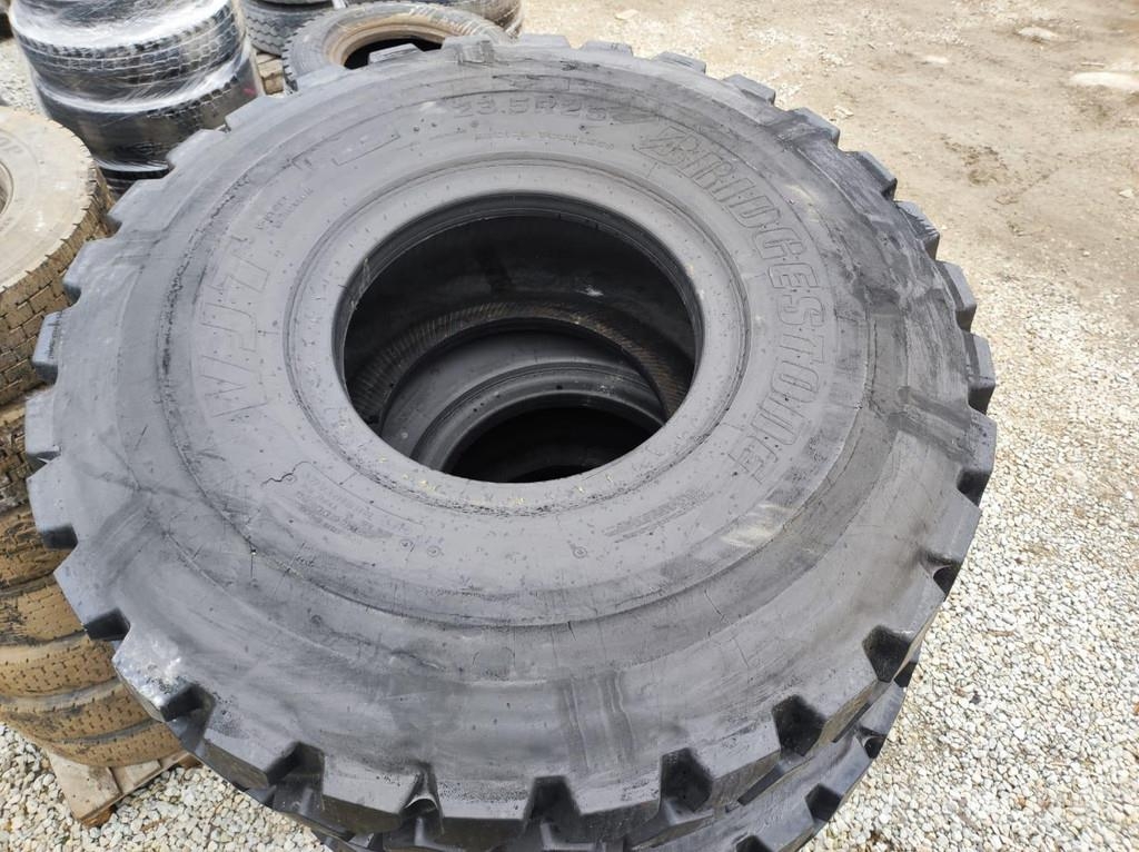23.5 R25 tires Шины и колёса