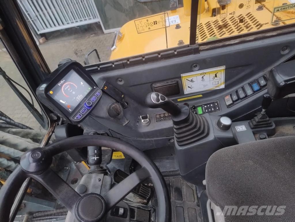 Hyundai ROBEX 55W-9A Banden kraan Ekskavatori uz riteņiem