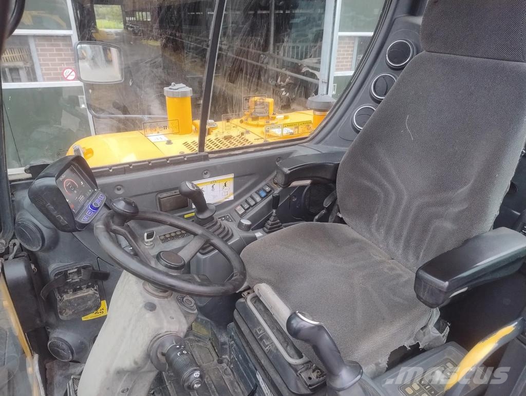 Hyundai ROBEX 55W-9A Banden kraan Ekskavatori uz riteņiem
