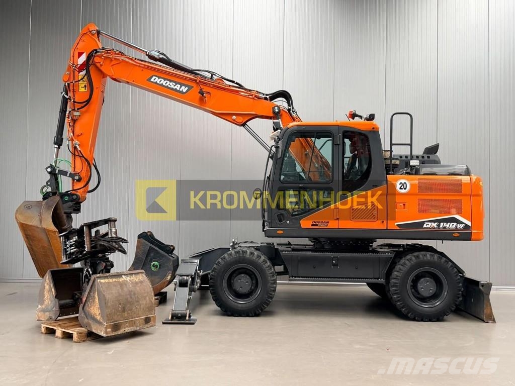 Doosan DX 140 W-7 Bagri na kolesih