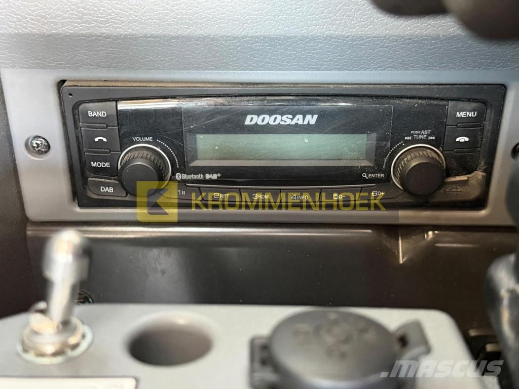 Doosan DX 140 W-7 Bagri na kolesih