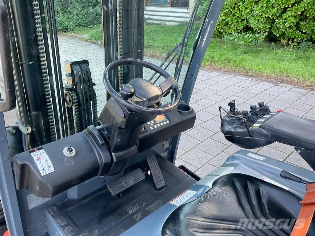 Toyota 8FBMKT25 2500KG 5.00METER HEFTRUCK شاحنات ذات رافعات شوكية تعمل بالكهرباء