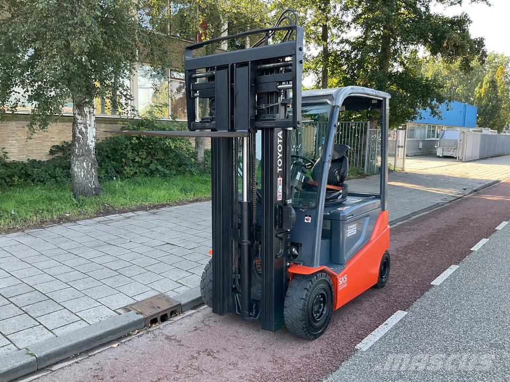 Toyota 8FBMKT25 2500KG 5.00METER HEFTRUCK شاحنات ذات رافعات شوكية تعمل بالكهرباء
