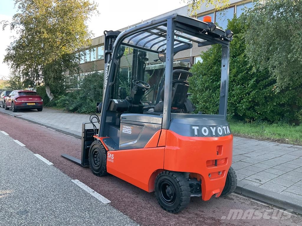 Toyota 8FBMKT25 2500KG 5.00METER HEFTRUCK شاحنات ذات رافعات شوكية تعمل بالكهرباء