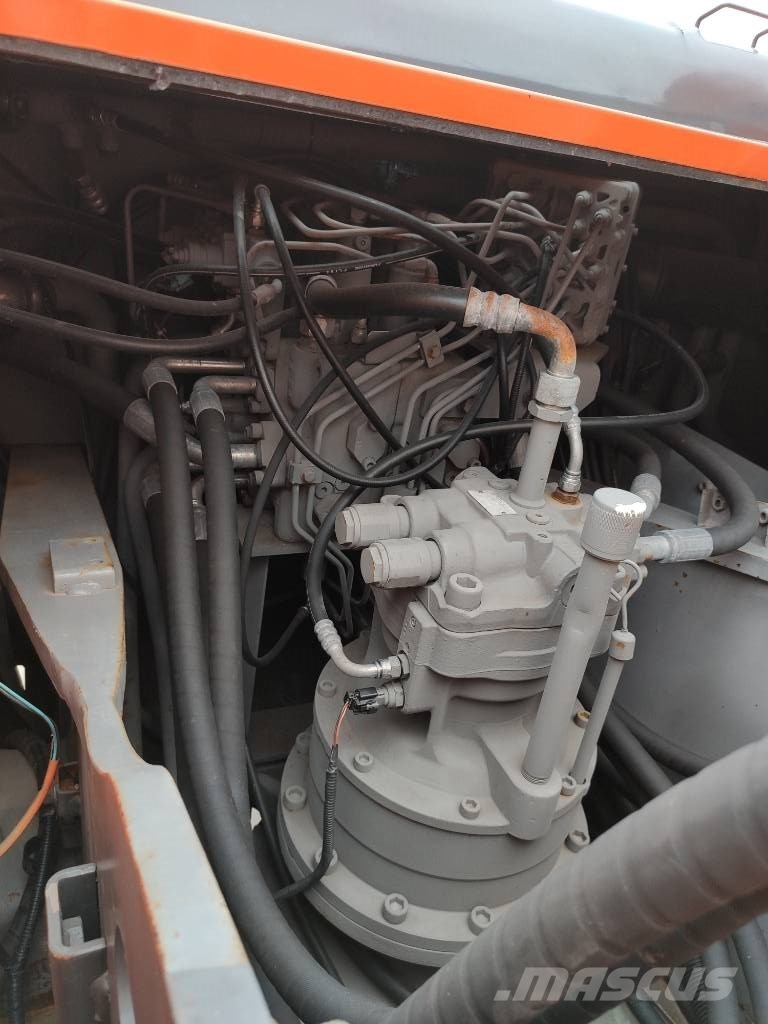 Hitachi ZX 210 H حفارات زحافة