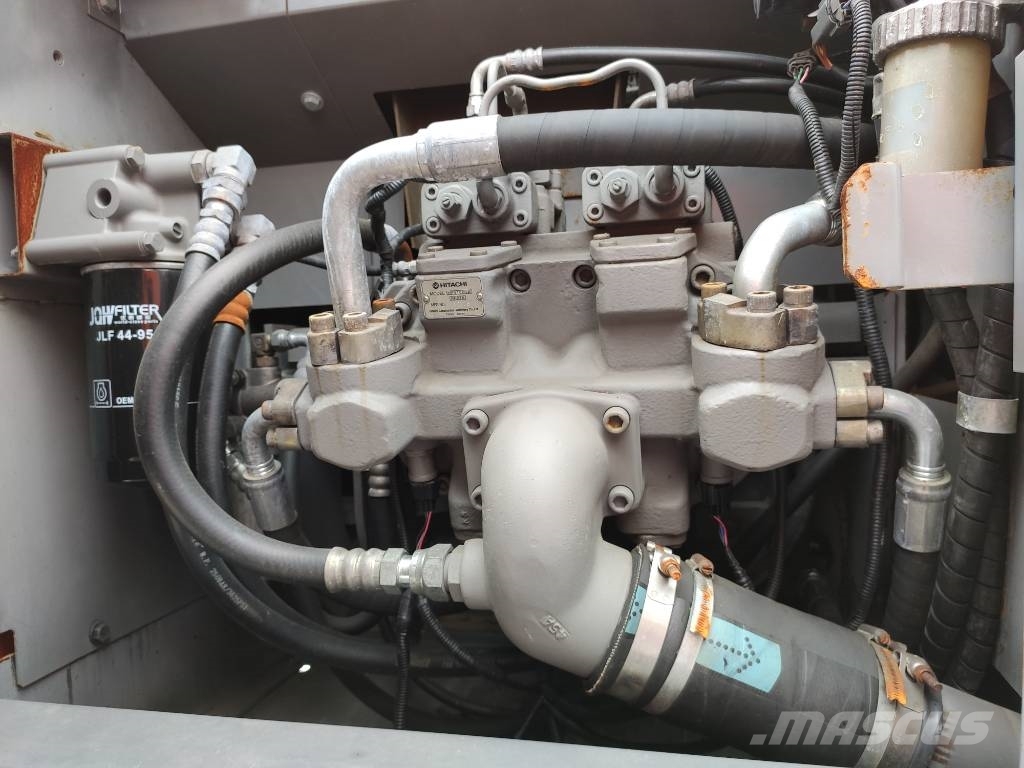 Hitachi ZX 210 H حفارات زحافة