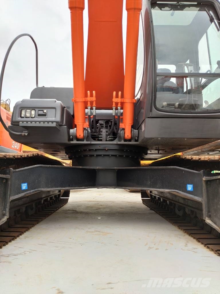 Hitachi ZX 210 H حفارات زحافة