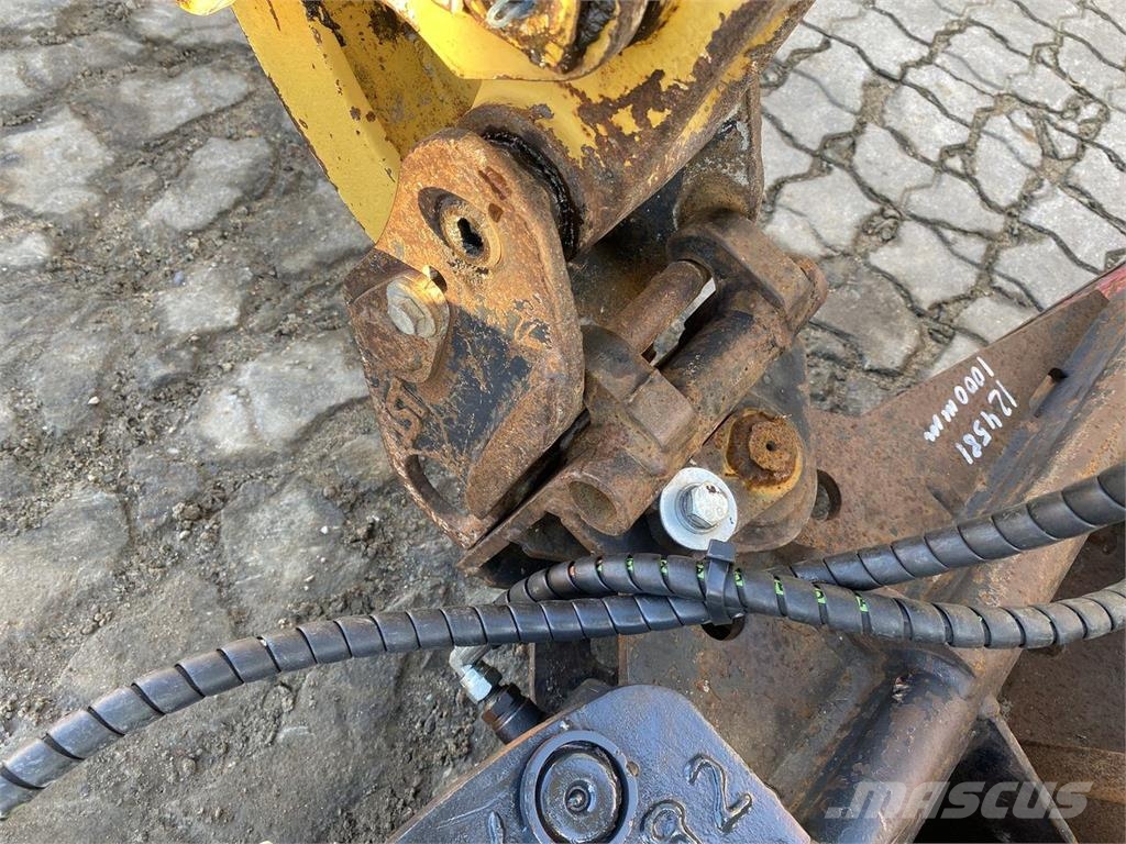 Yanmar SV18 حفارات بعجل