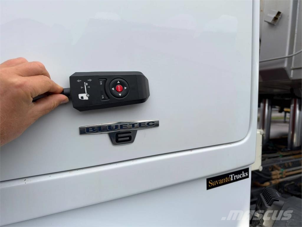 Mercedes-Benz Arocs 8x4 Camion ribaltabili