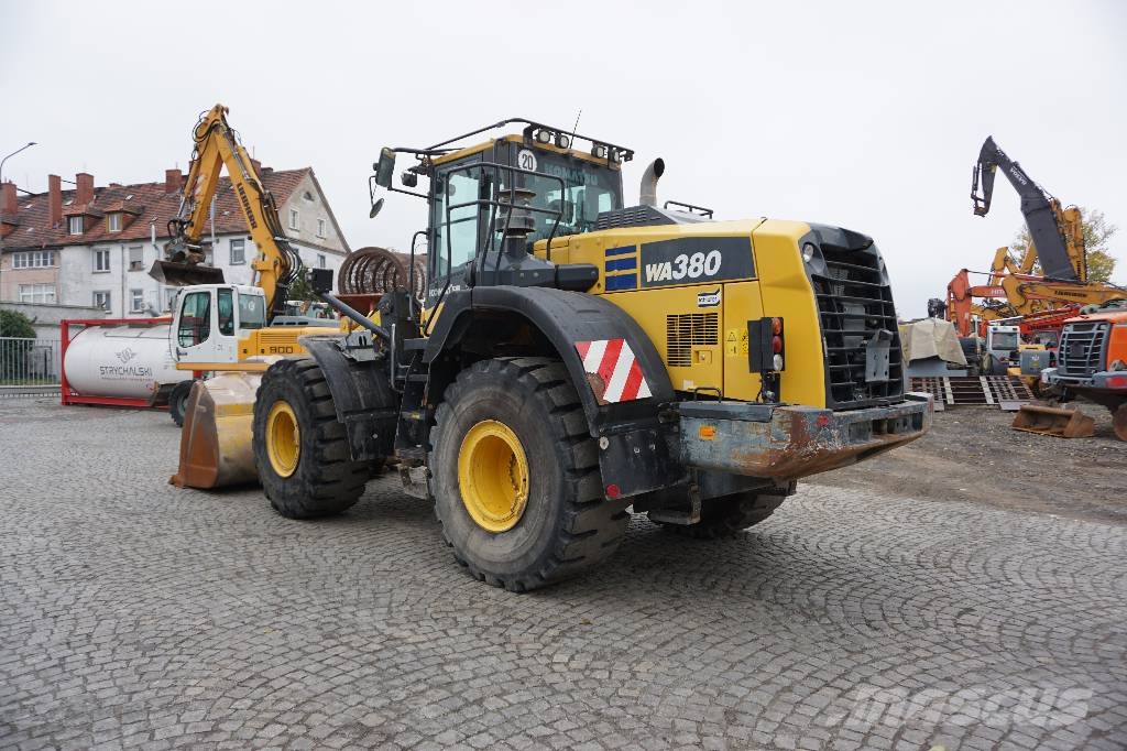 Komatsu WA 380-8 Kolesni nakladalci
