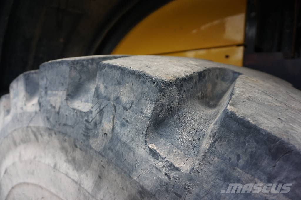 Komatsu WA 380-8 Kolesni nakladalci