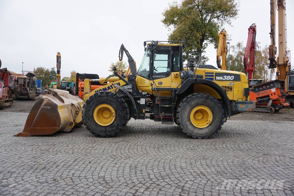 Komatsu WA 380-8 Kolesni nakladalci