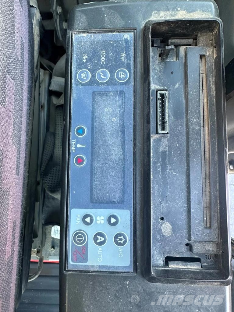 New Holland Kobelco E70SR-1ES | A/C Midi bagri 7t – 12t