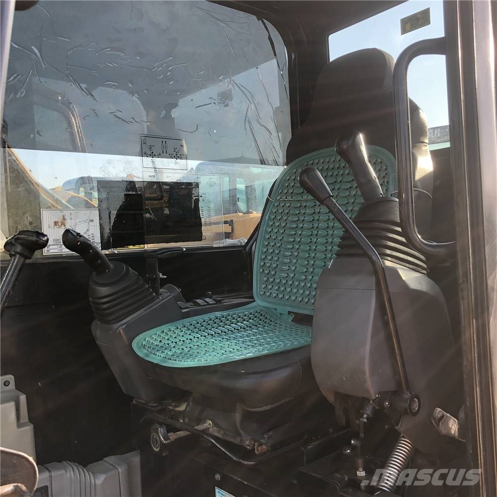 CAT 307E2 中型挖掘机