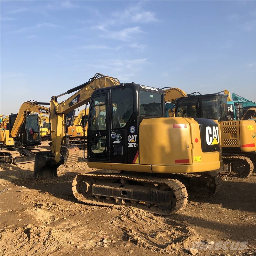 CAT 307E2 中型挖掘机