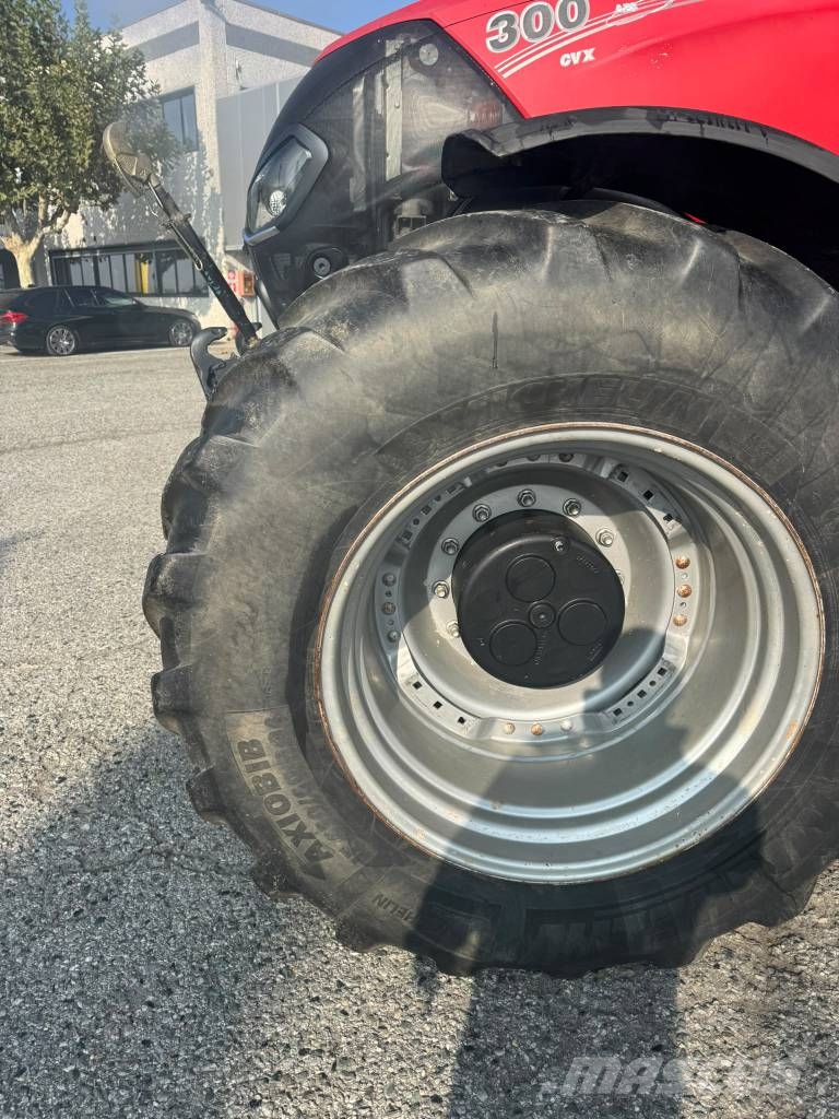 Case IH Optum 300 CVX الجرارات